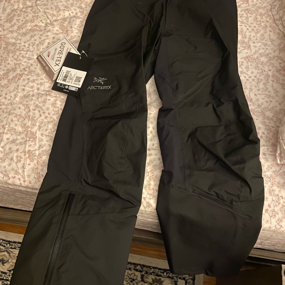 SOLD* Arctery’x Men’s Alpha Hybrid Pant Size L-R